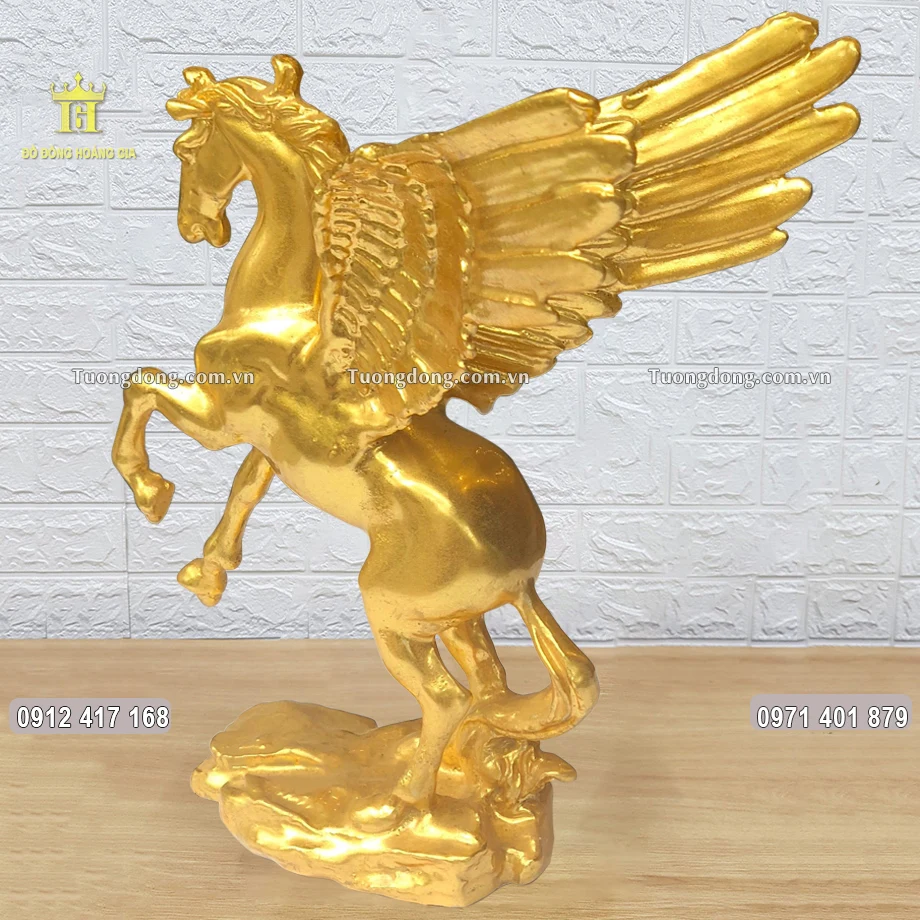 Hình ảnh phía sau của linh vật ngựa